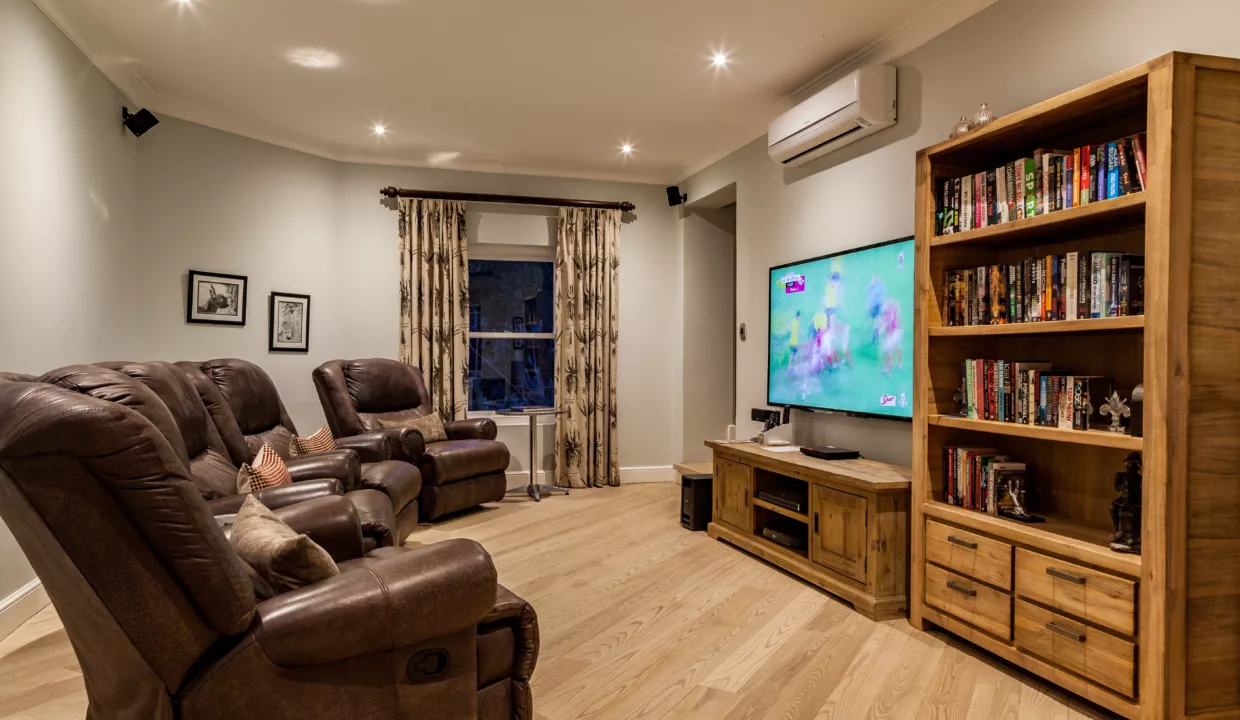 Karoo Masterclass - TV Lounge - 3992