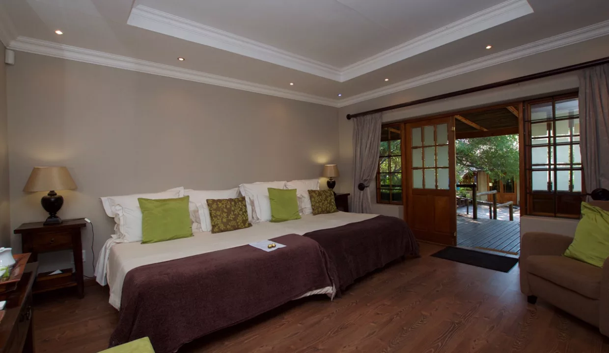 ROOM 1