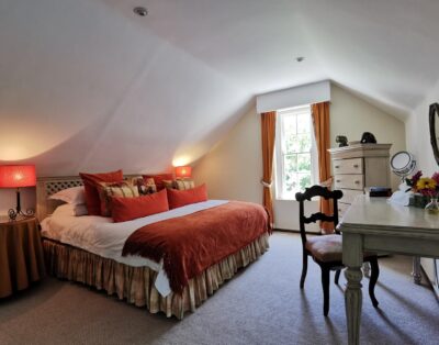 Honeymoon – Spa Bath Luxury Suite 6 — Le Manoir de Brendel