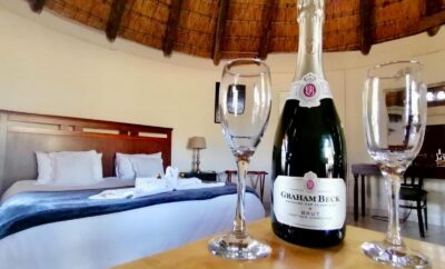 Thatched Garden Facing Rondawel — Ardmore Guest Farm