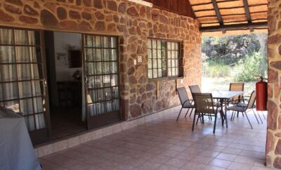 Buffel Chalet with terrace and boma — Moletani Game Ranch