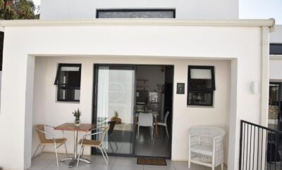 One-Bedroom Family Unit — Karoo Retreat Gastehuis