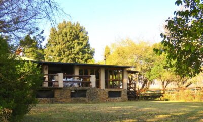 Thatched Mountain Facing Honeymoon Suite — Ardmore Guest Farm