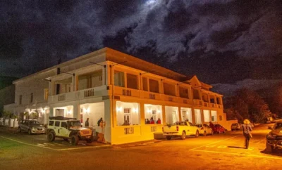 Groot Karoo en-suite room — Karoo Art Hotel